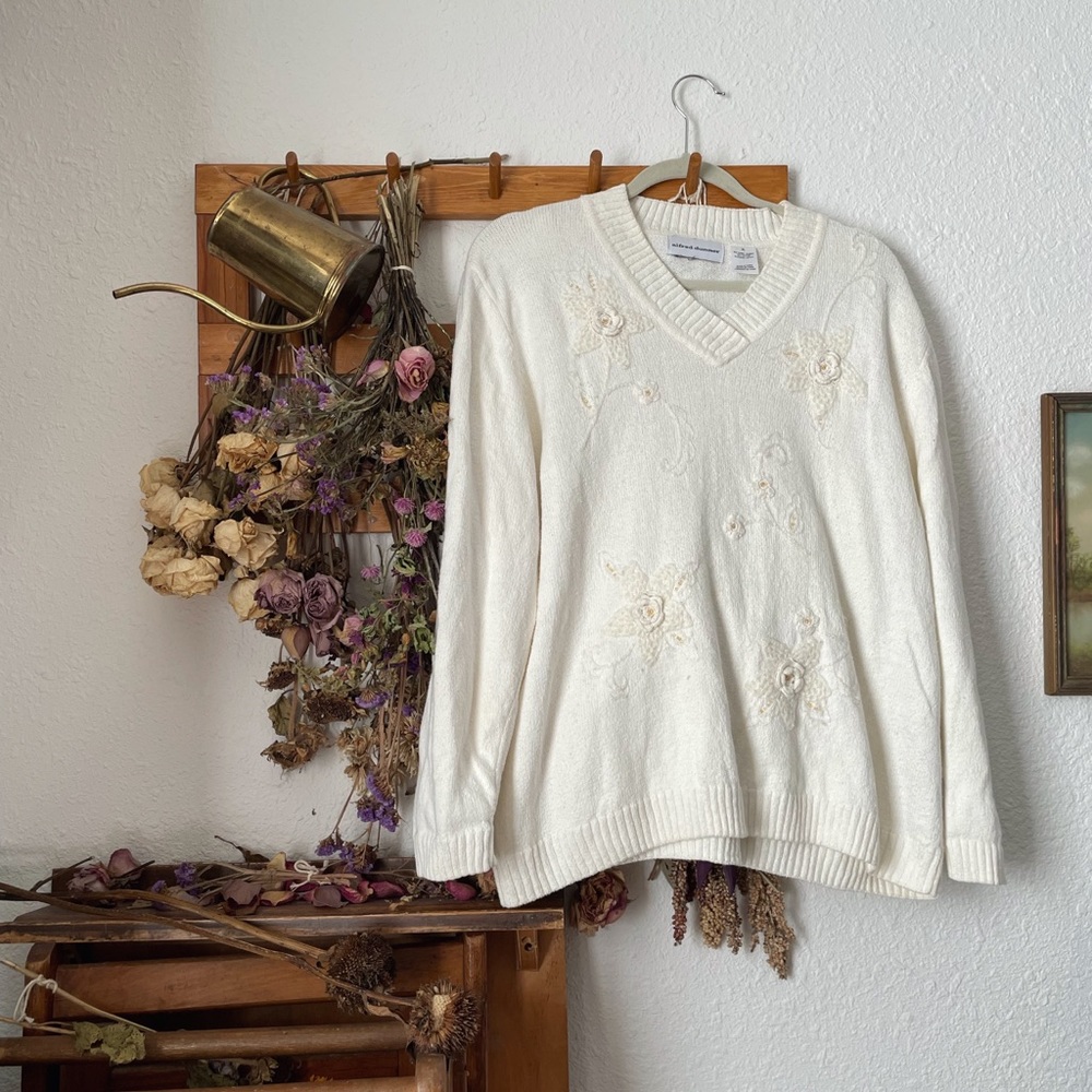 Vintage V-Neck Floral Embroidered Sweater